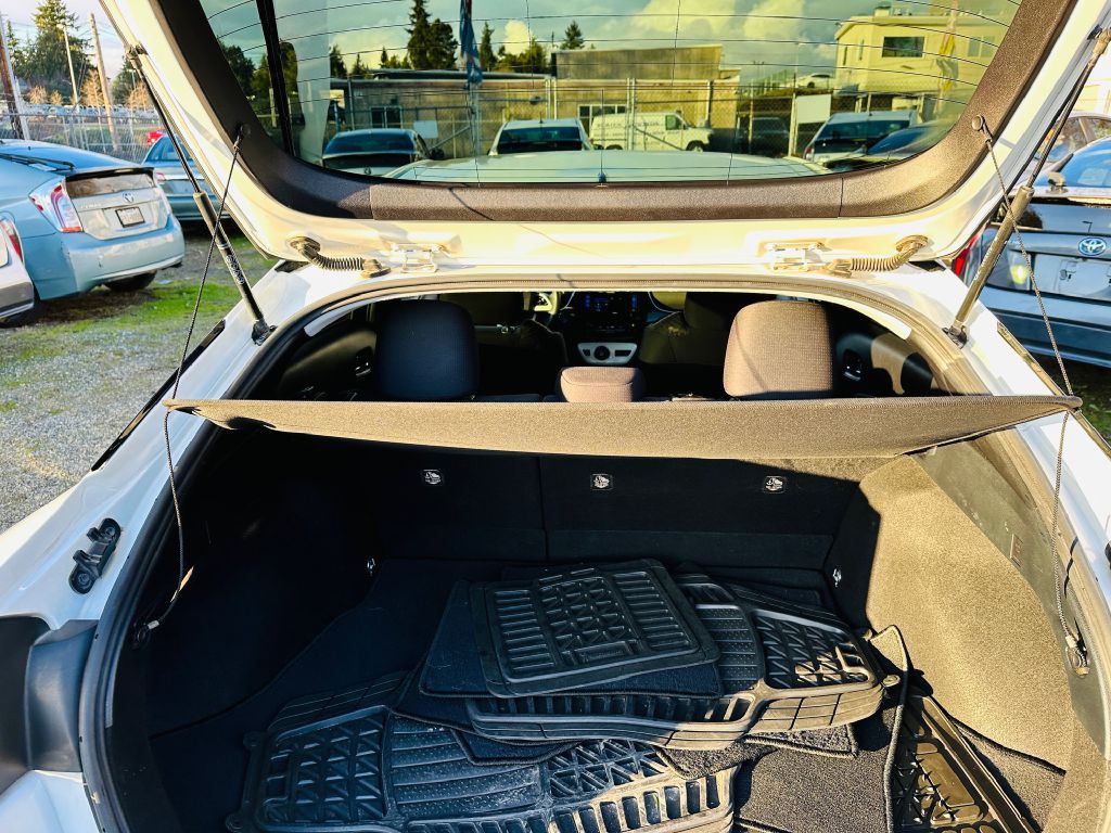 2017 Toyota Prius Image 8