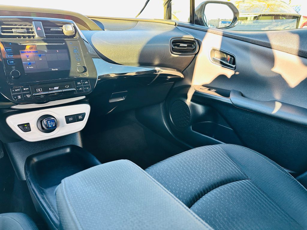 2017 Toyota Prius Image 11