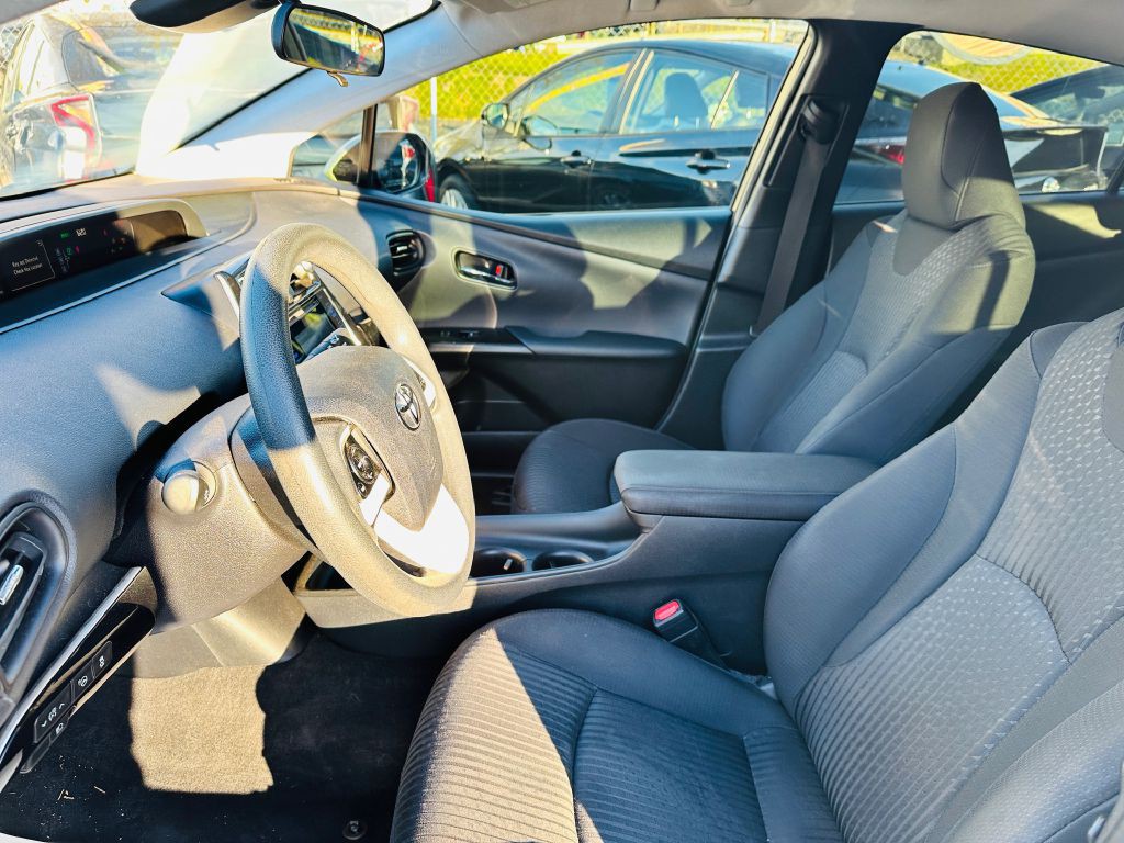 2017 Toyota Prius Image 12