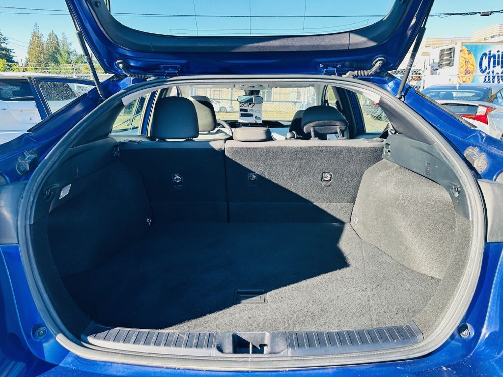 2017 Toyota Prius Image 8