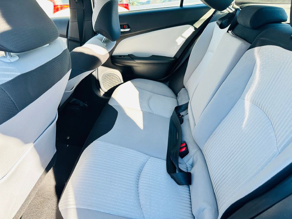 2017 Toyota Prius Image 9