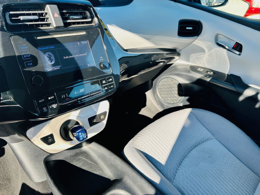 2017 Toyota Prius Image 12
