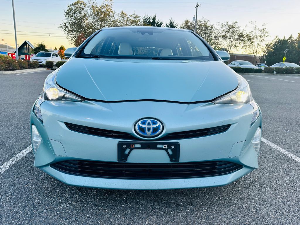 2016 Toyota Prius Image 2