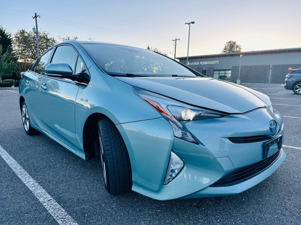 2016 Toyota Prius Image 3