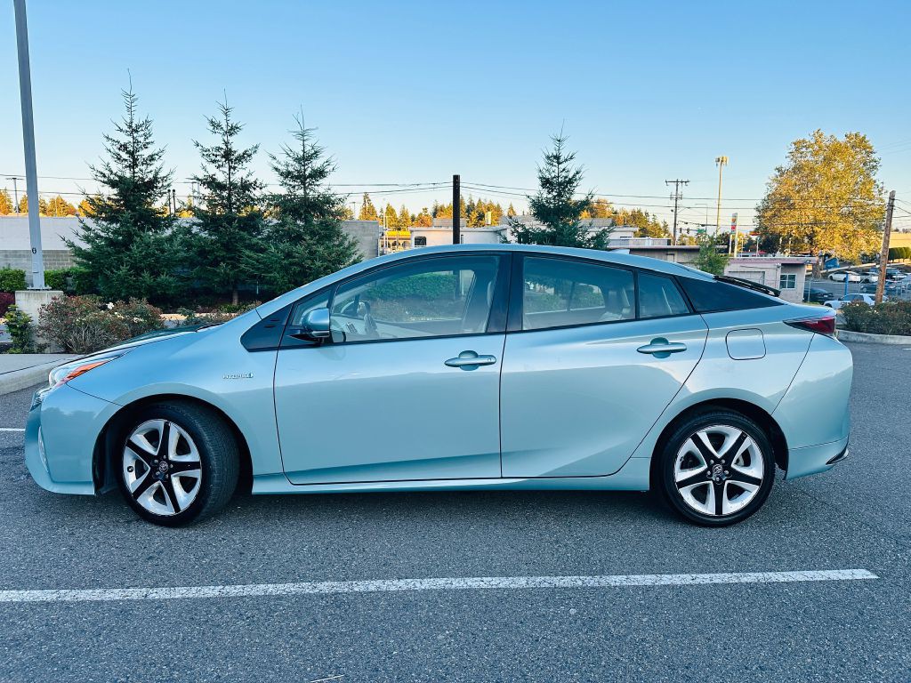 2016 Toyota Prius Image 4