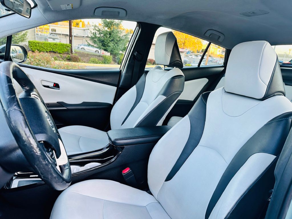 2016 Toyota Prius Image 12