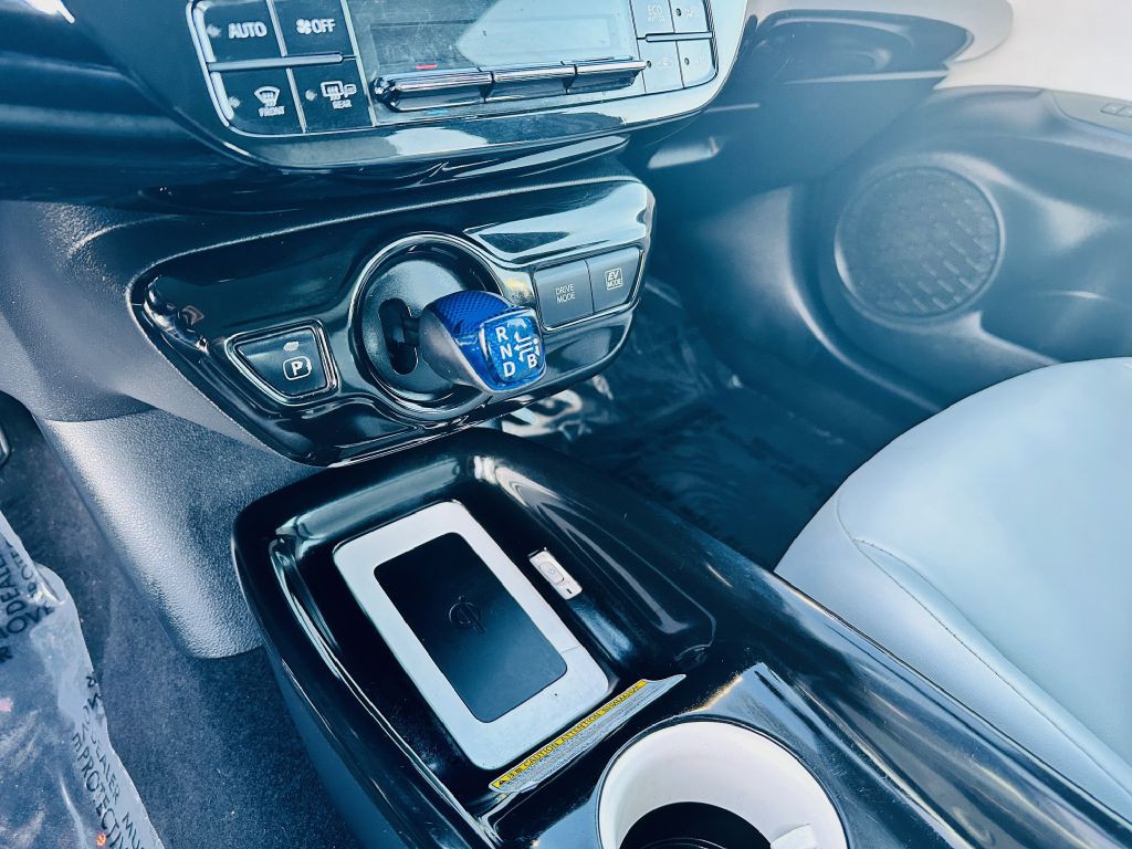 2016 Toyota Prius Image 13