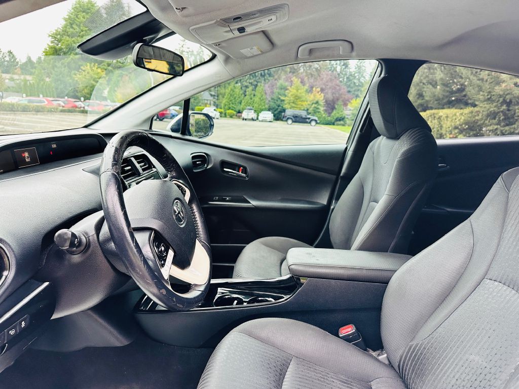 2018 Toyota Prius Image 12