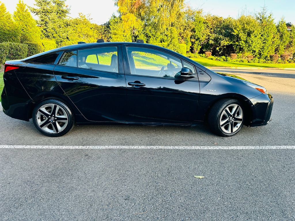 2020 Toyota Prius Image 2