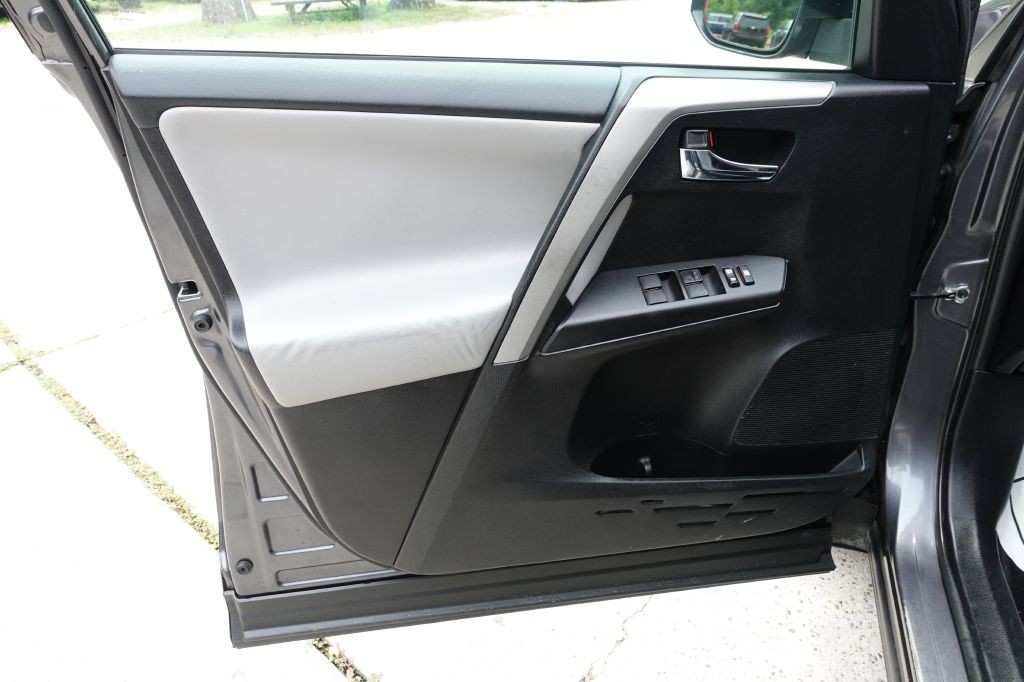 2016 Toyota Rav4 Image 30