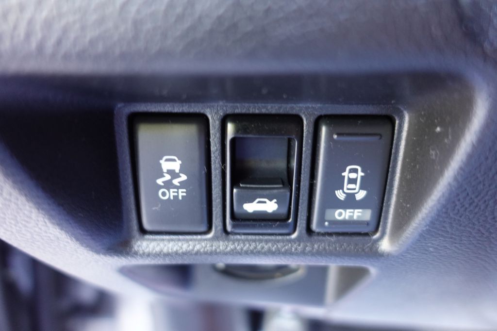 2014 INFINITI Q60 Image 35