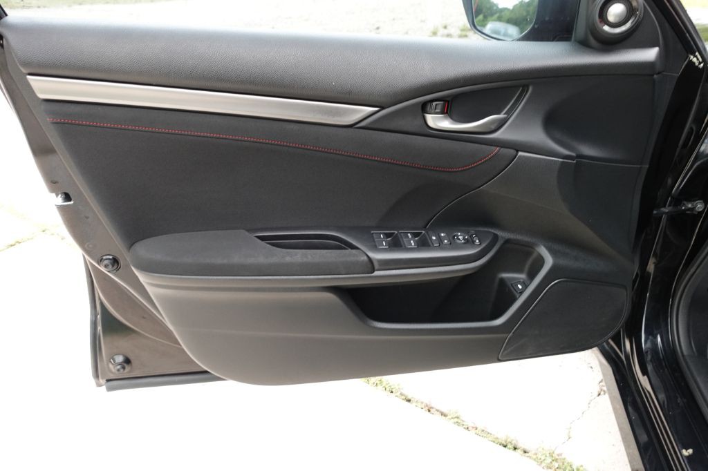 2018 Honda Civic Image 32