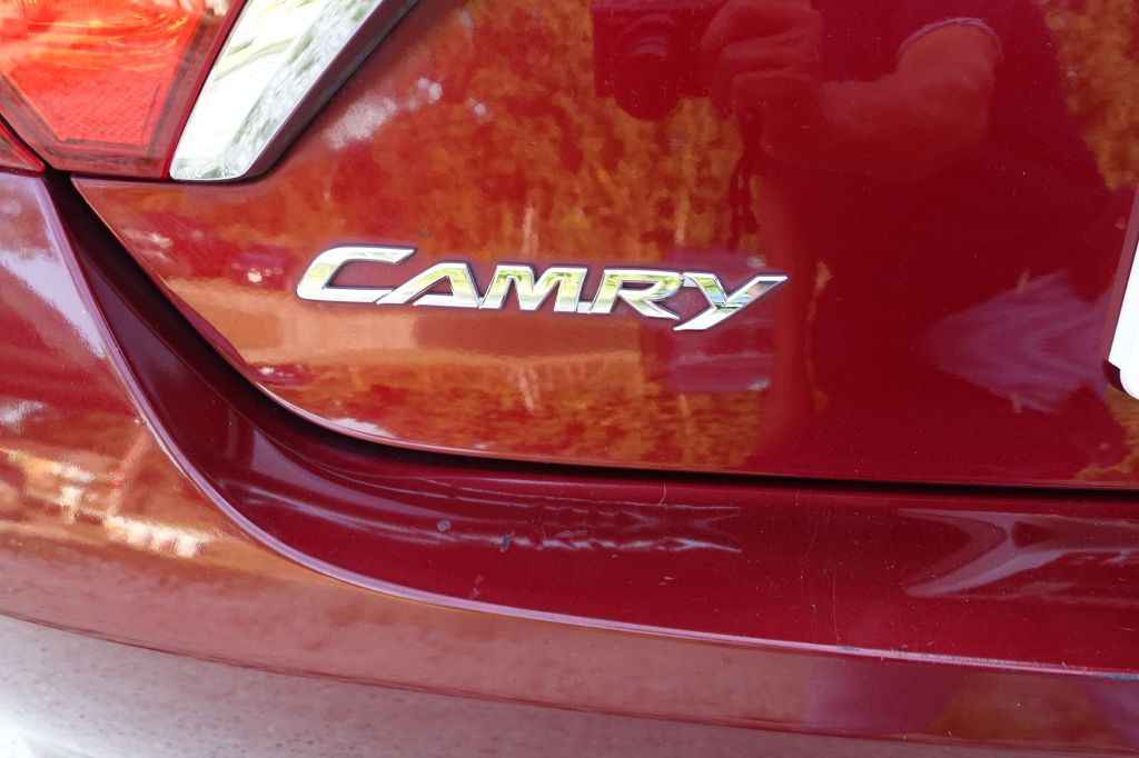 2017 Toyota Camry Image 19