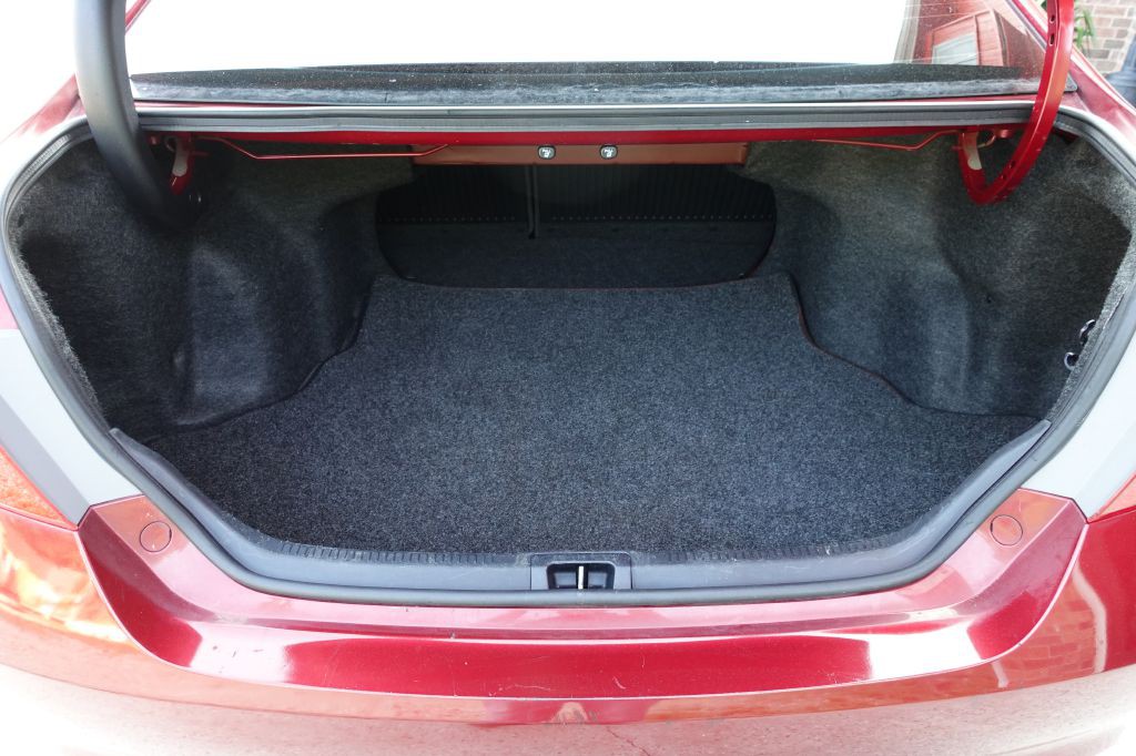 2017 Toyota Camry Image 20