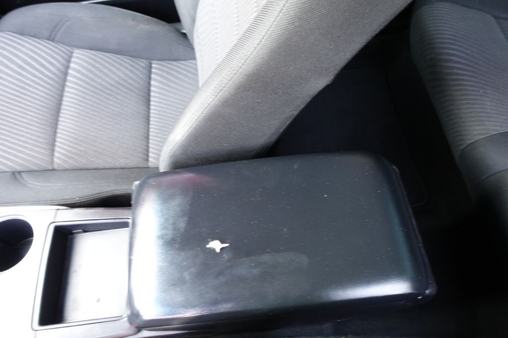 2017 Toyota Camry Image 32