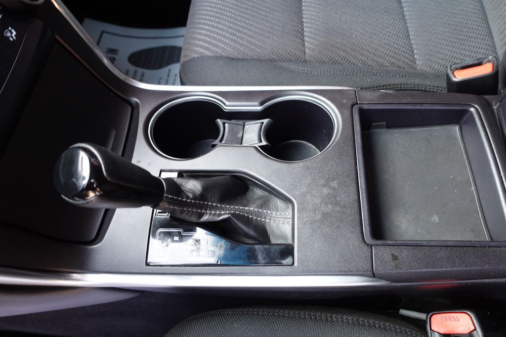 2017 Toyota Camry Image 33