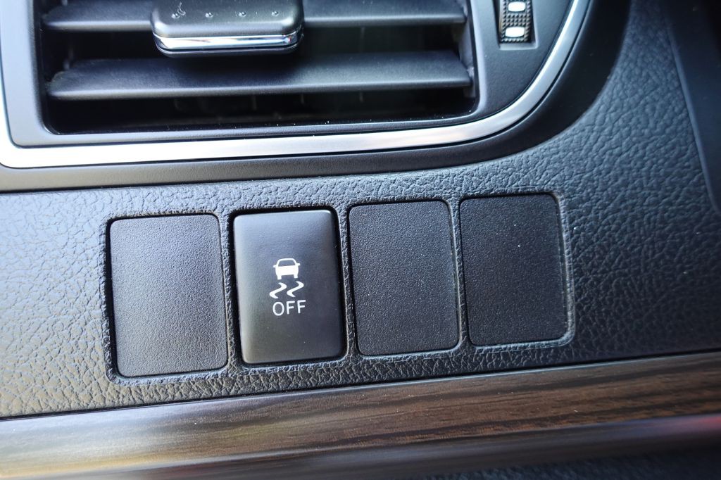 2017 Toyota Camry Image 34
