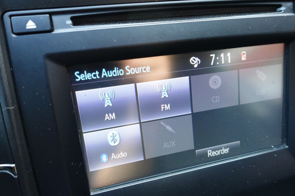 2017 Toyota Camry Image 38