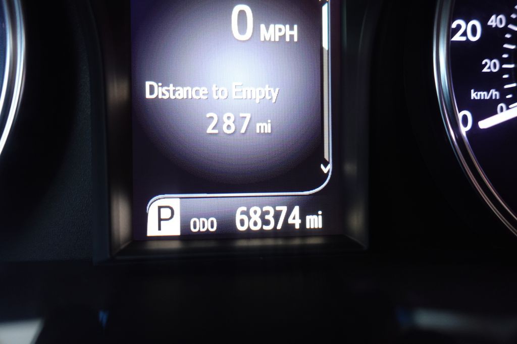 2017 Toyota Camry Image 41