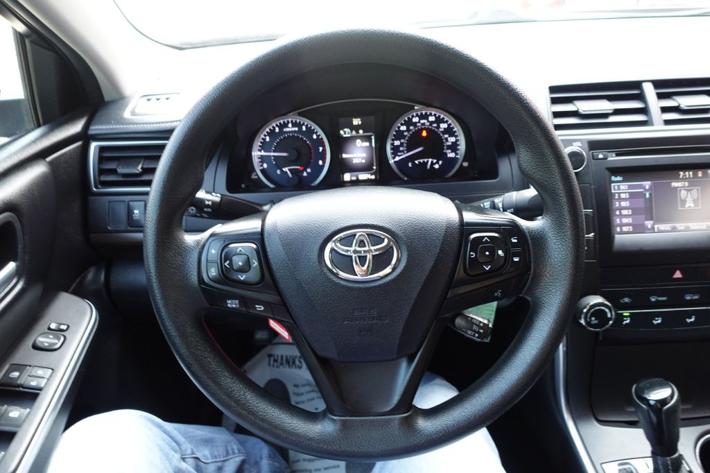 2017 Toyota Camry Image 43