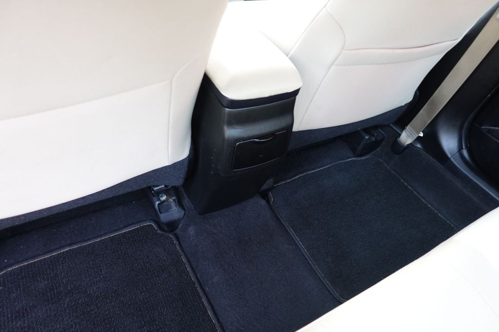 2016 Toyota Corolla Image 31