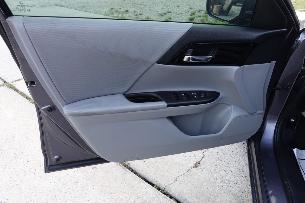 2016 Honda Accord Image 24