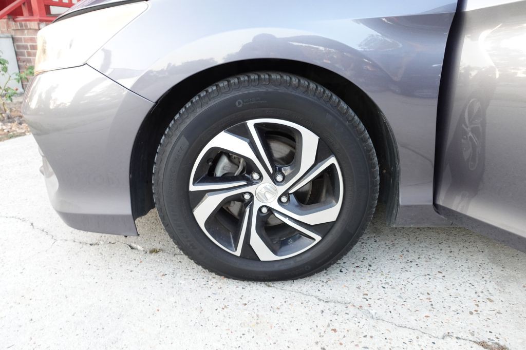 2016 Honda Accord Image 45