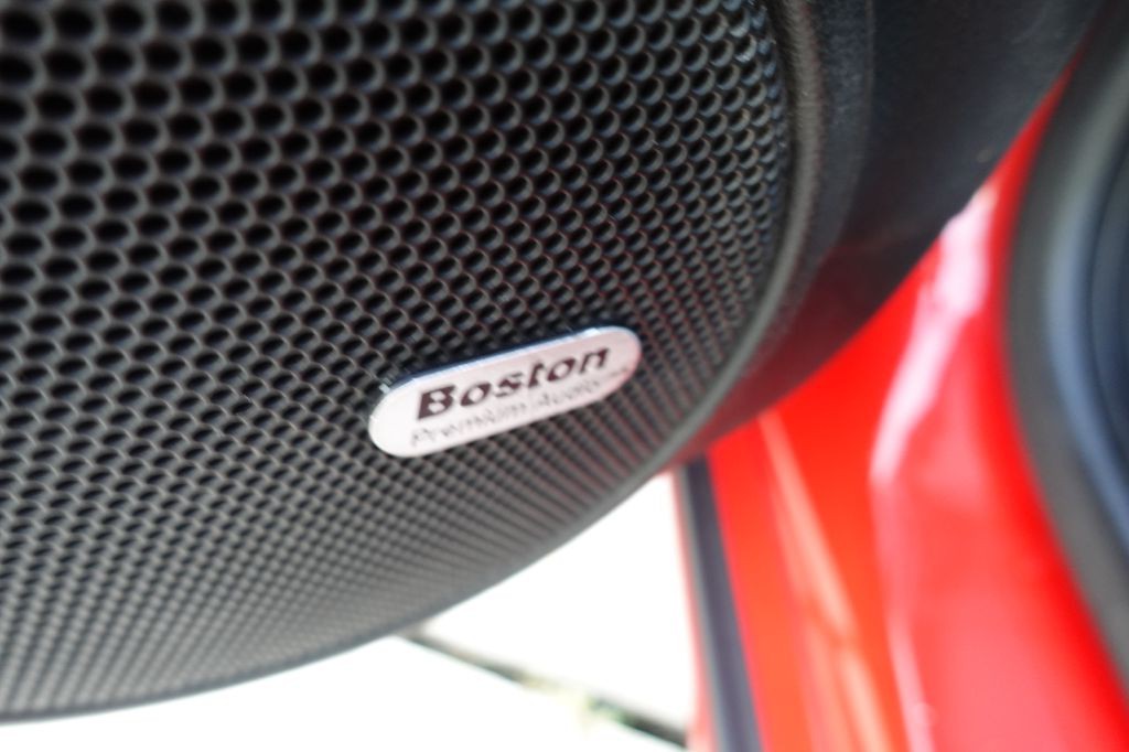 2015 Chevrolet Camaro Image 26