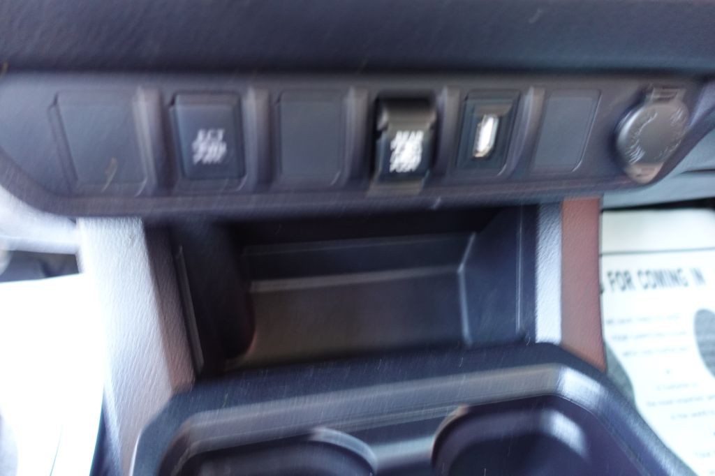 2019 Toyota Tacoma Image 38