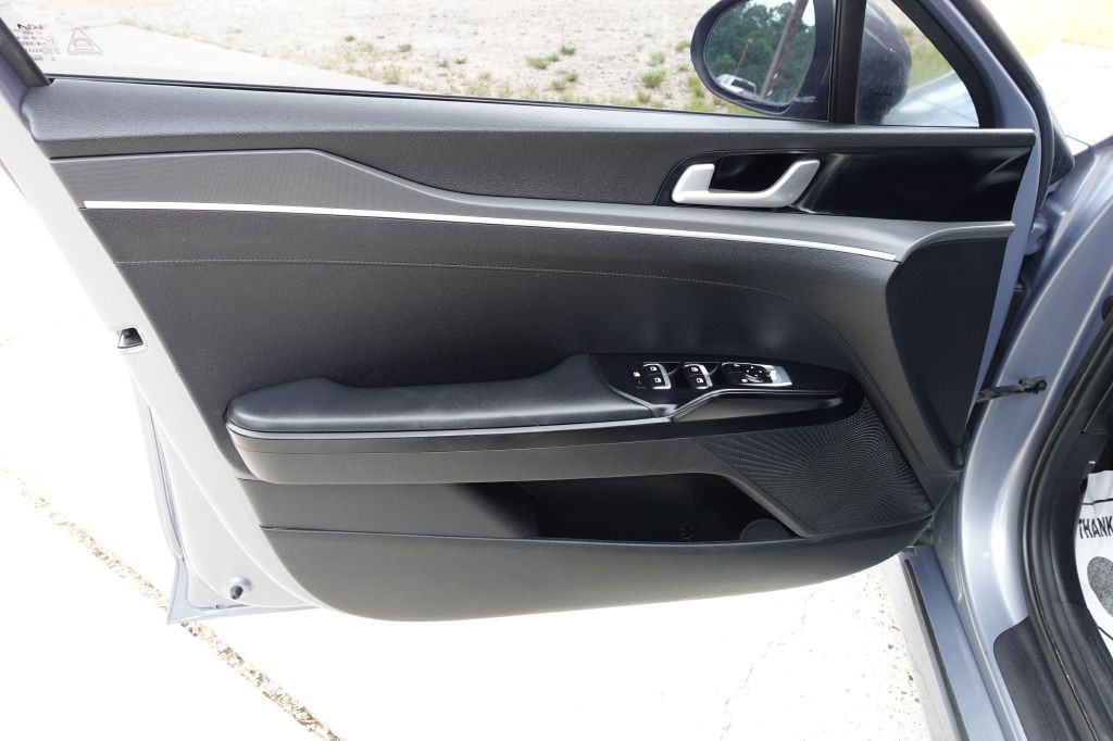 2022 Kia K5 Image 24