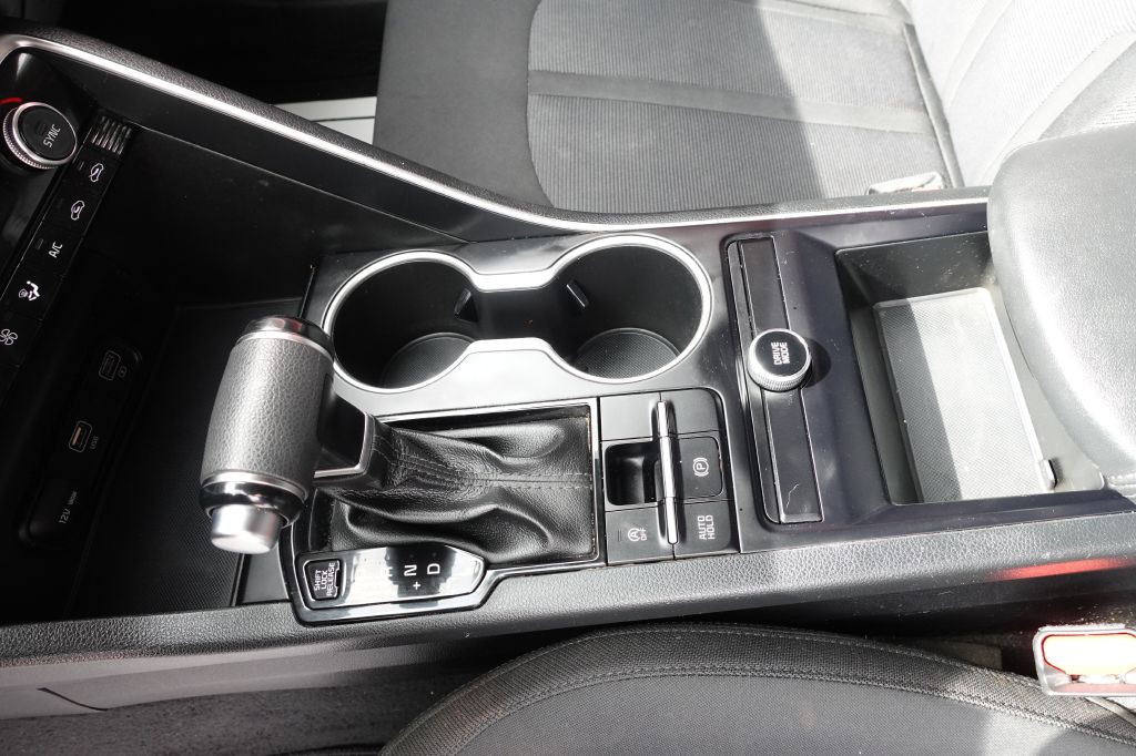 2022 Kia K5 Image 29