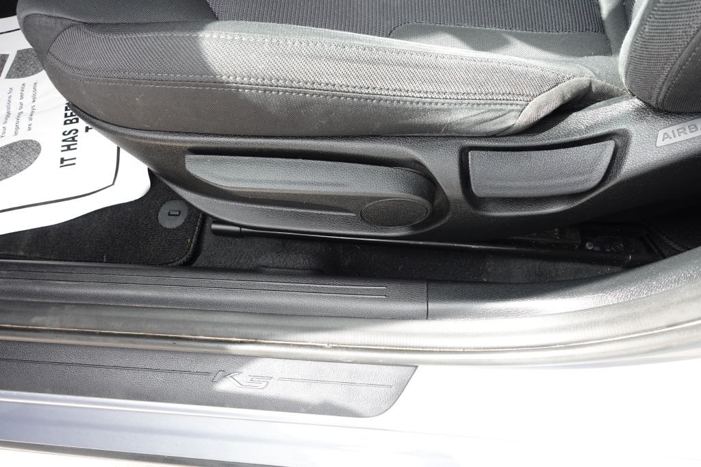 2022 Kia K5 Image 30