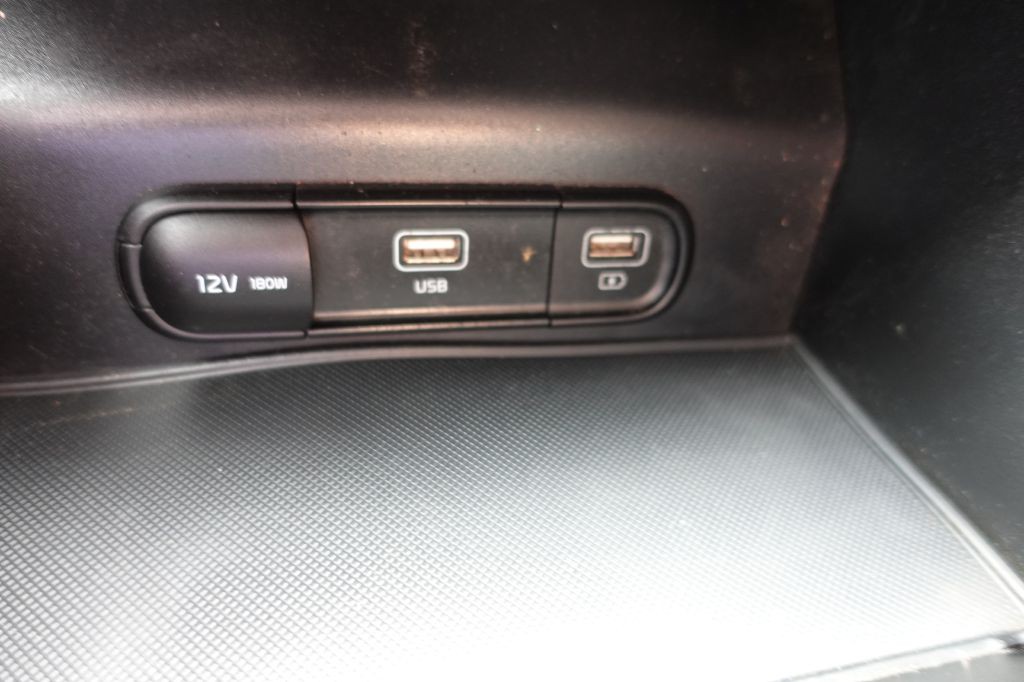 2022 Kia K5 Image 35