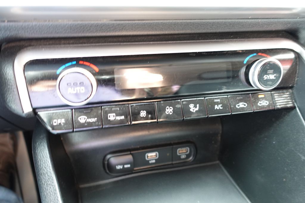 2022 Kia K5 Image 36