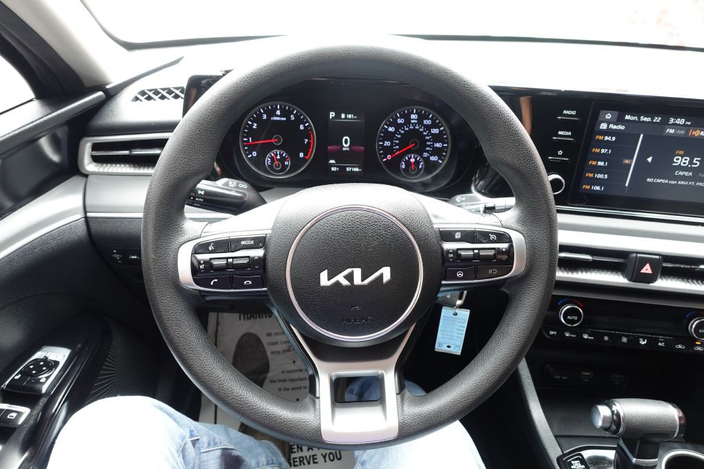 2022 Kia K5 Image 42