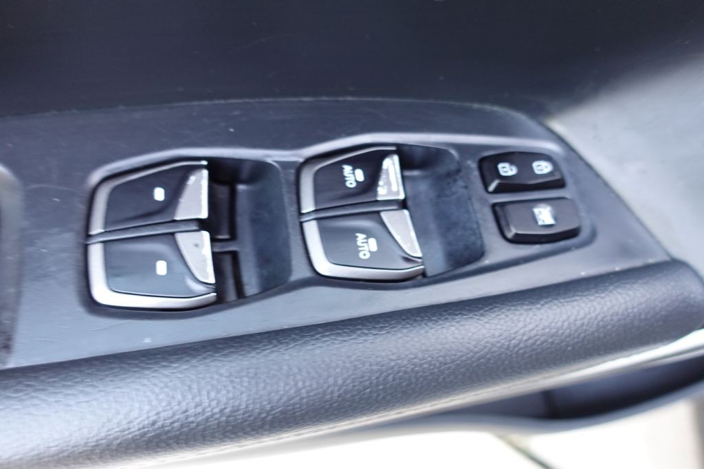 2018 Hyundai Santa Fe Image 31