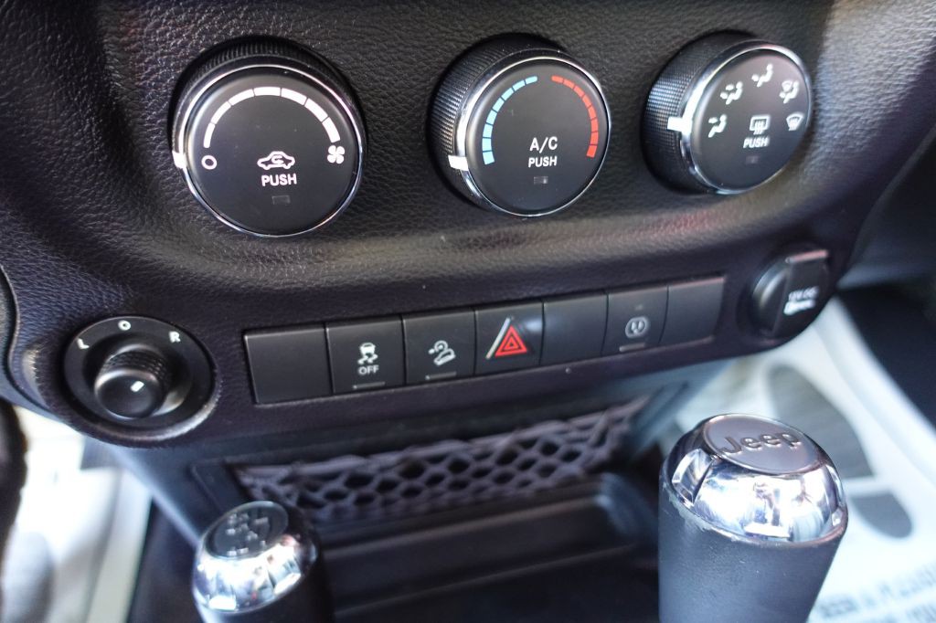 2015 Jeep Wrangler Unlimited Image 38
