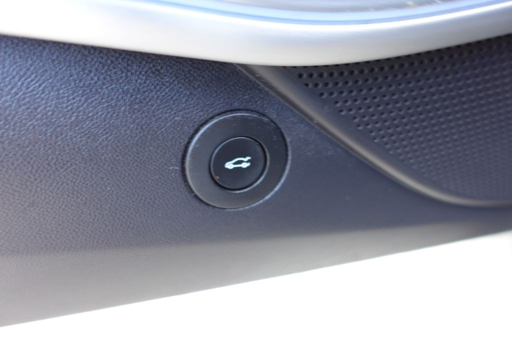 2016 Chevrolet Camaro Image 24