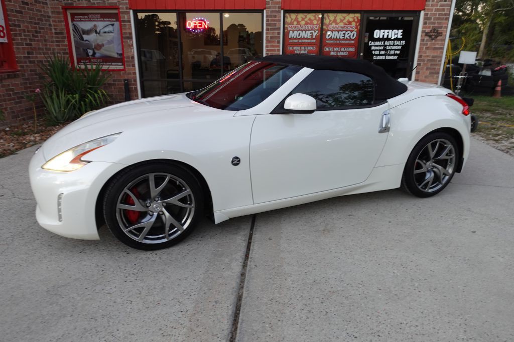 2016 Nissan 370Z Image 2