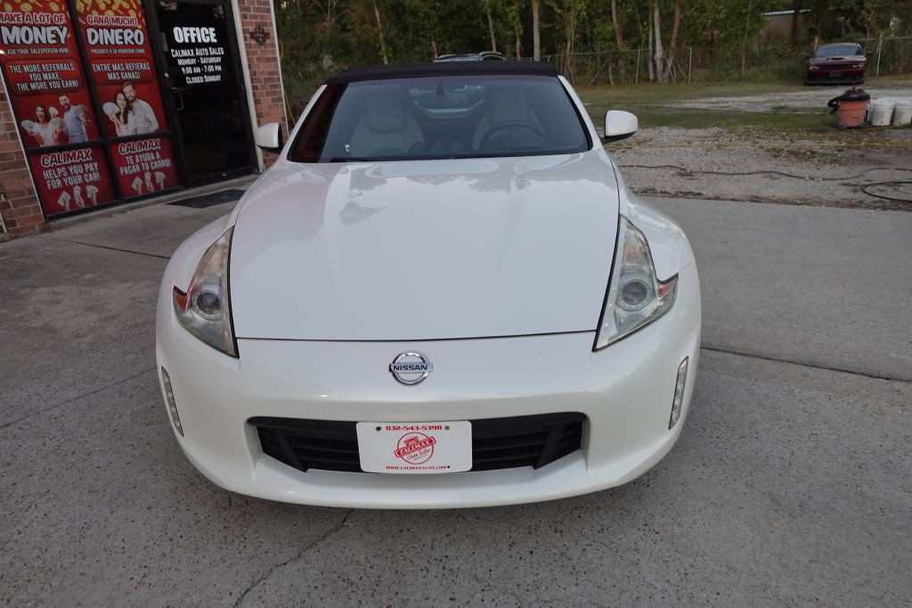 2016 Nissan 370Z Image 7