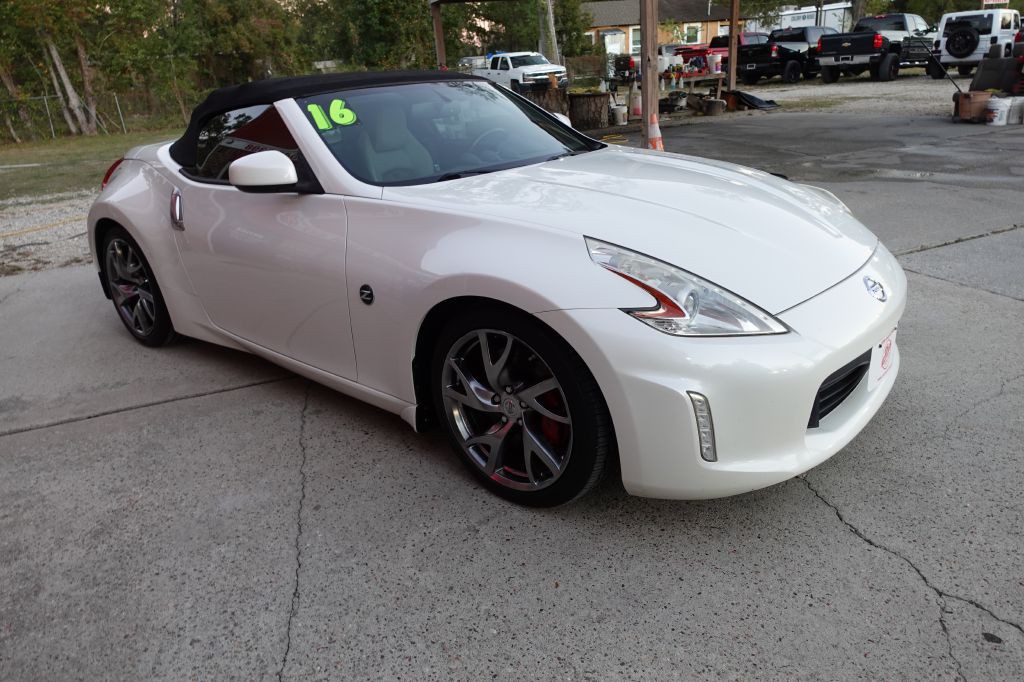 2016 Nissan 370Z Image 10