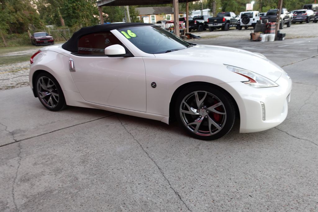 2016 Nissan 370Z Image 11