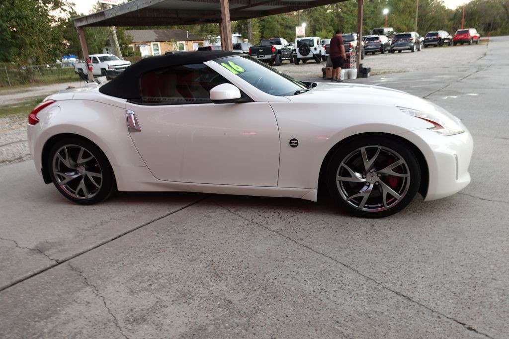 2016 Nissan 370Z Image 12