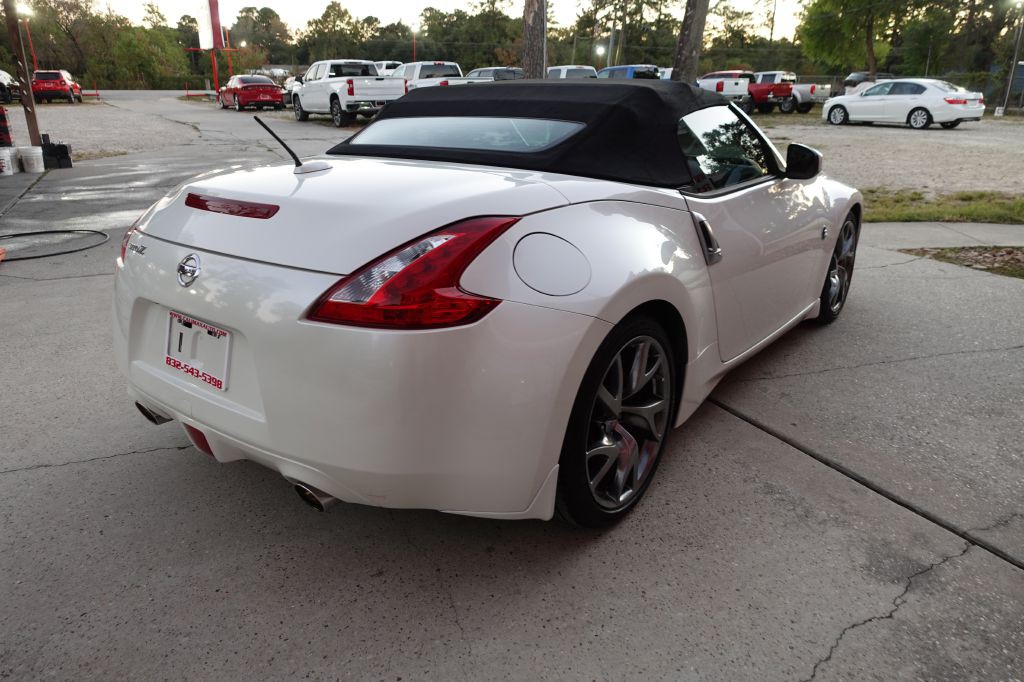2016 Nissan 370Z Image 17