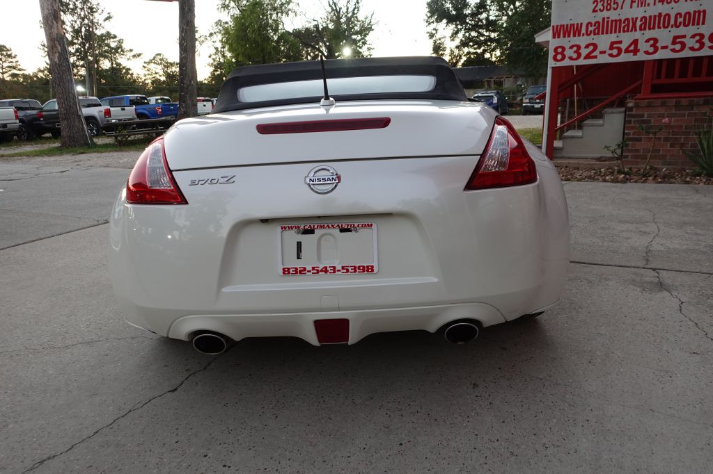 2016 Nissan 370Z Image 19