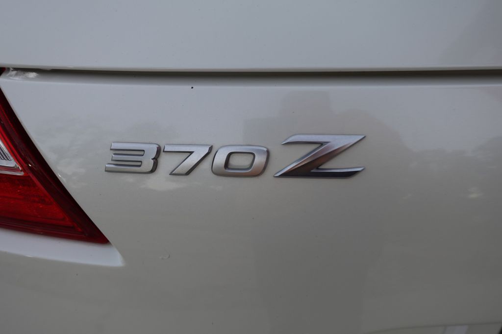 2016 Nissan 370Z Image 21