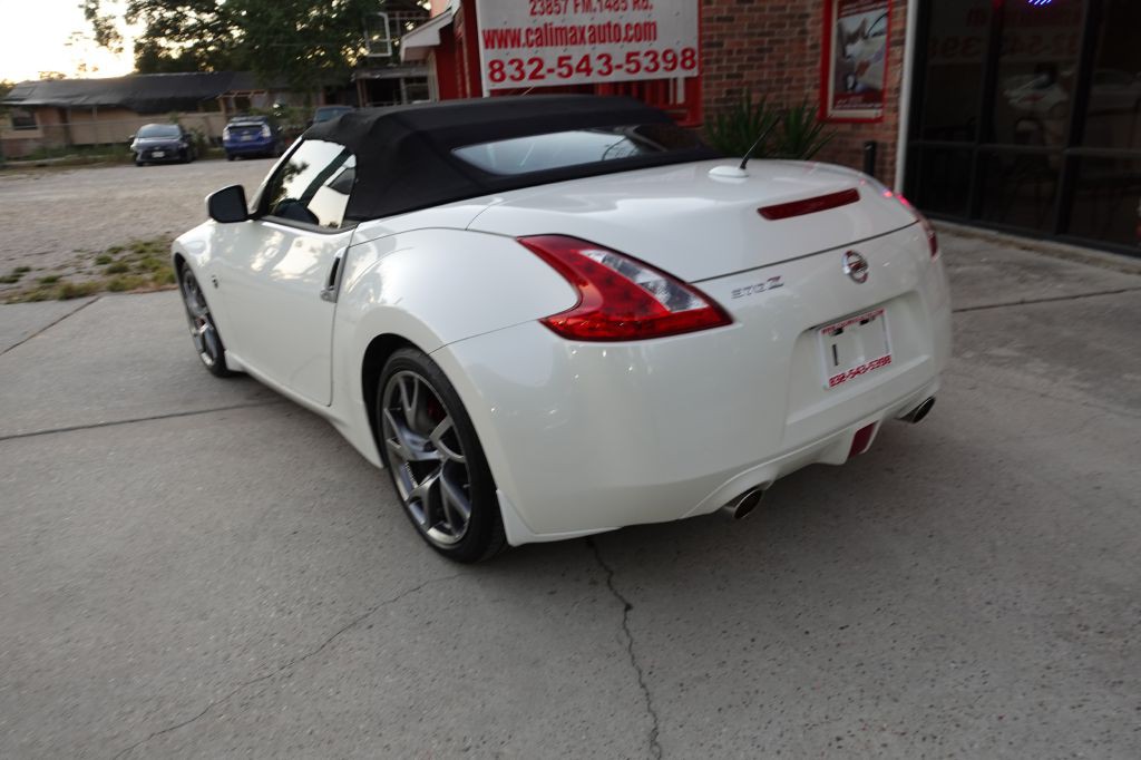 2016 Nissan 370Z Image 22