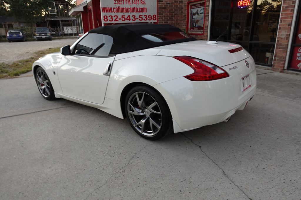 2016 Nissan 370Z Image 23
