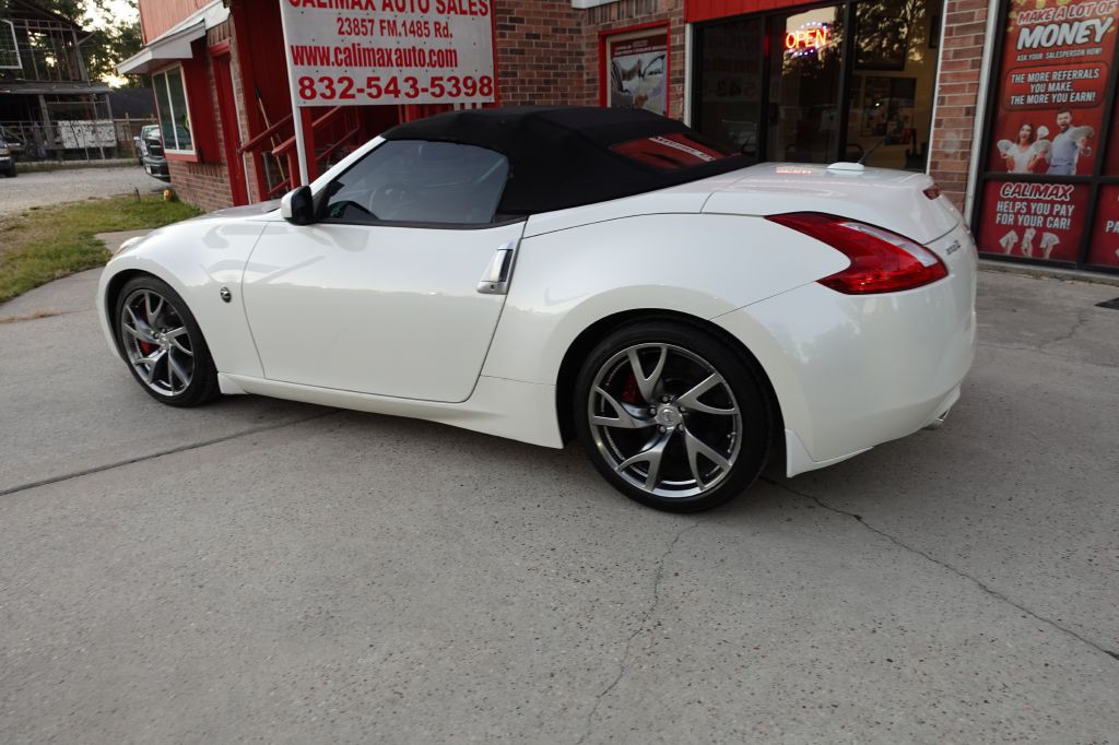 2016 Nissan 370Z Image 24
