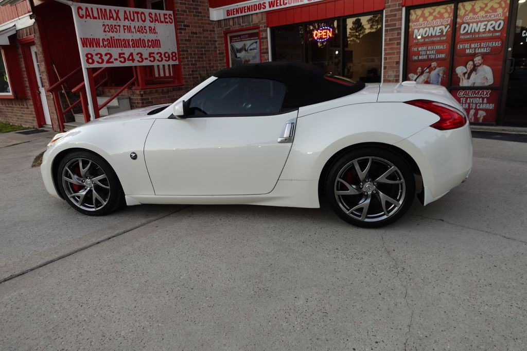 2016 Nissan 370Z Image 25